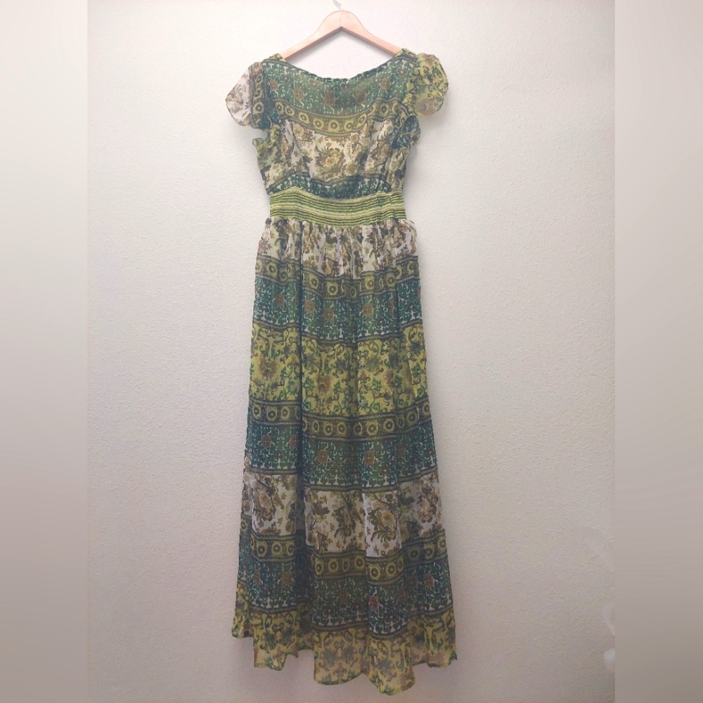 "Timeless Sophistication: Unveiling the 100% Polyester Maxi Dress for Women"